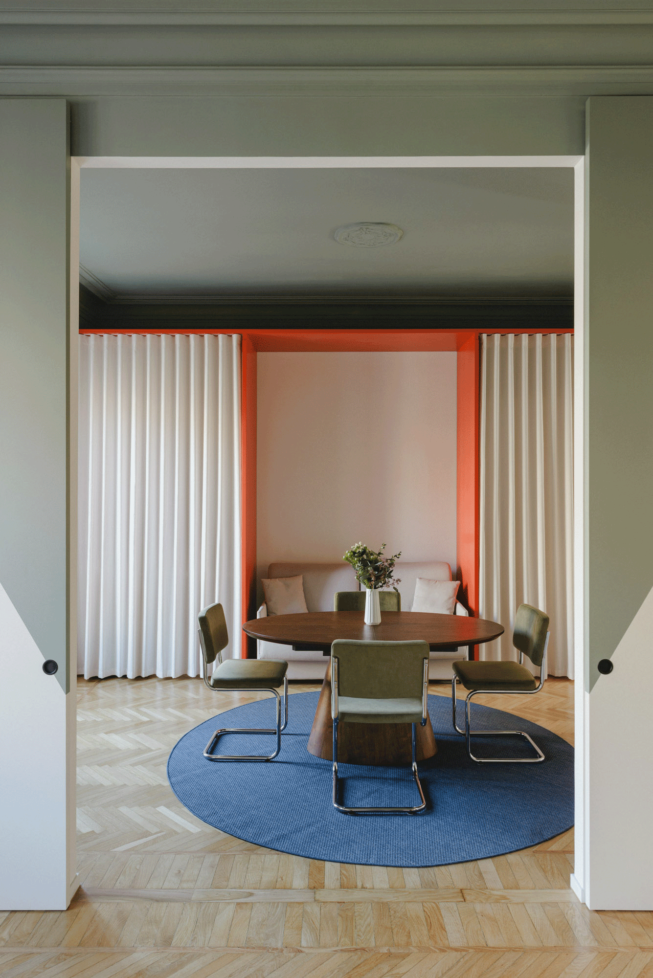 Animated GIF of the dining room sliding doors.